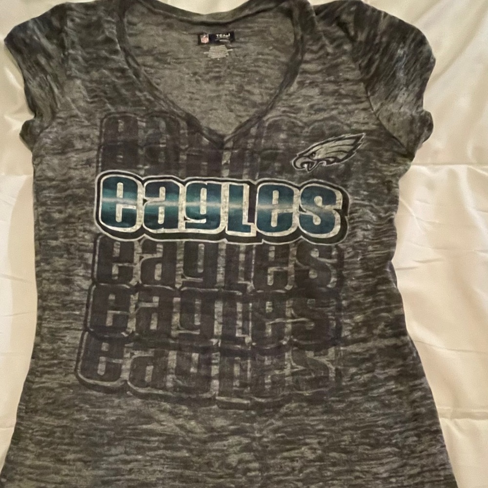 Women’s Philadelphia Eagles tshirt